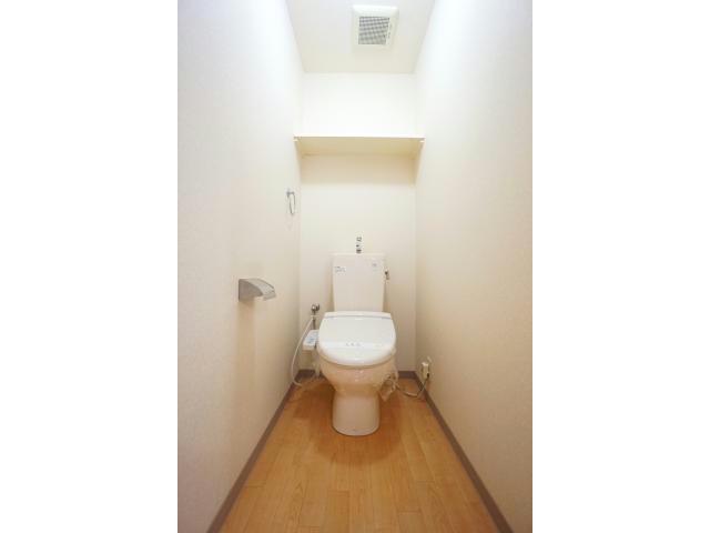 トイレ　温水洗浄便座付き