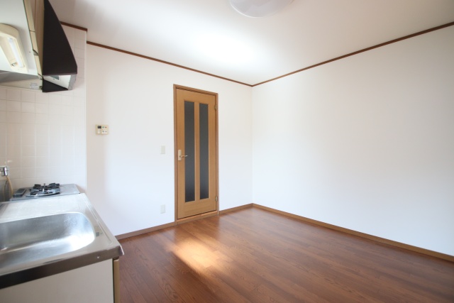 居室・リビング　※同建物内別室の参考写真です、内装が異なる場合がございます