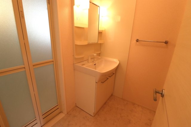 洗面設備　コンパクトで使いやすい洗面所