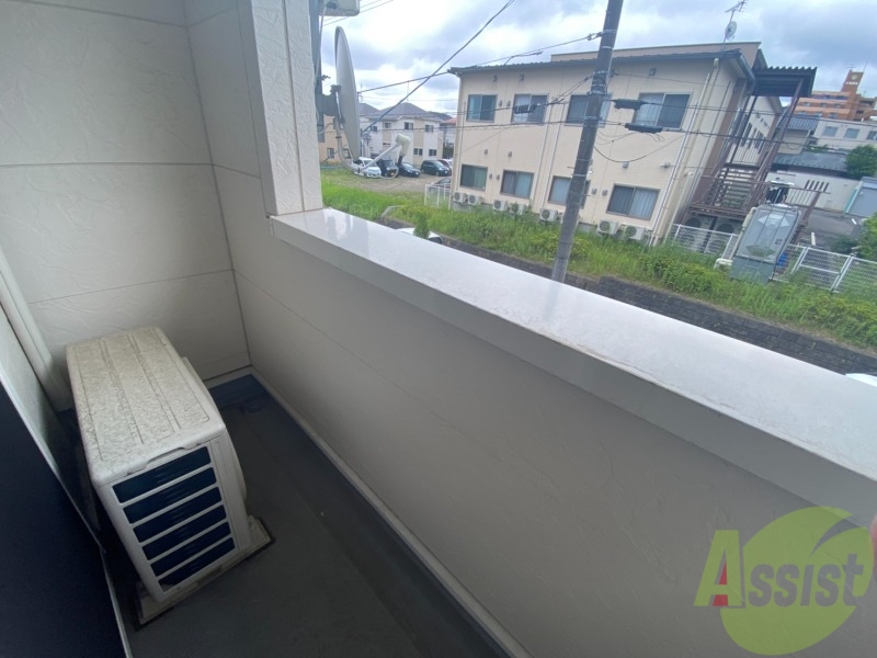 バルコニー　バルコニーは幅もしっかりあって洗濯物がはかどりそうですね。