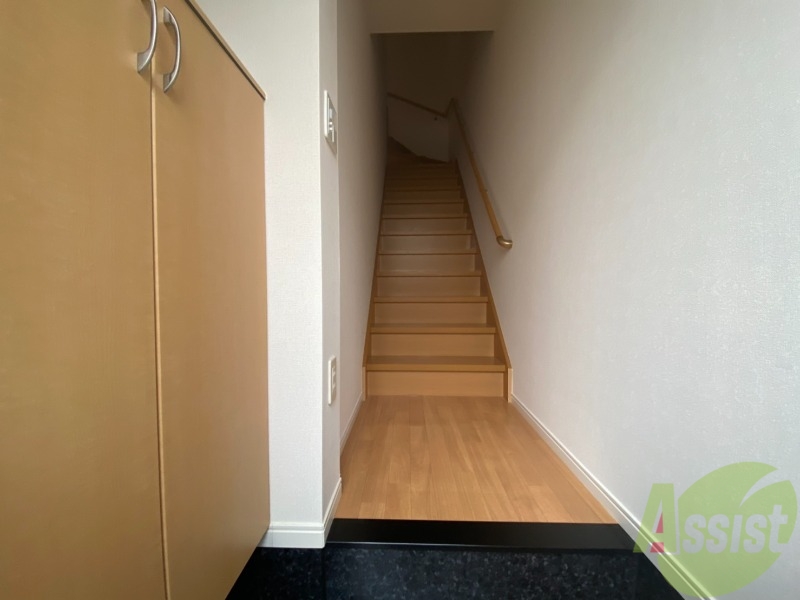 玄関　玄関から撮影しました。敷居が高くなくて安心ですね