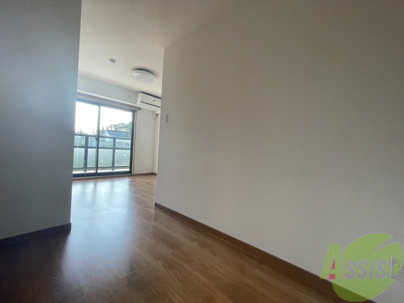 その他部屋・スペース　こちら寝室としてご利用くださいませ。日がしっかり入ります。