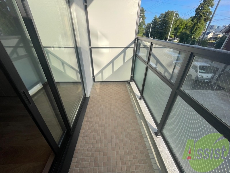 バルコニー　バルコニーは幅もしっかりあって洗濯物がはかどりそうですね。