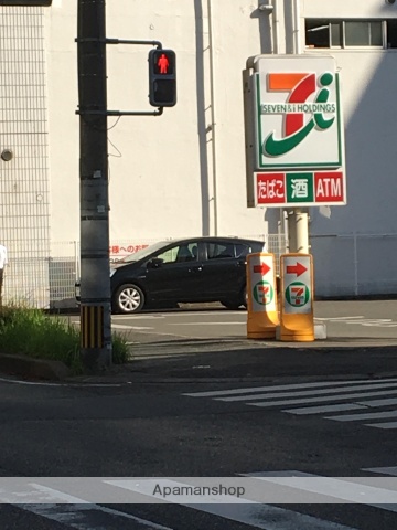 コンビニ　セブンイレブン（コンビニ）まで311m