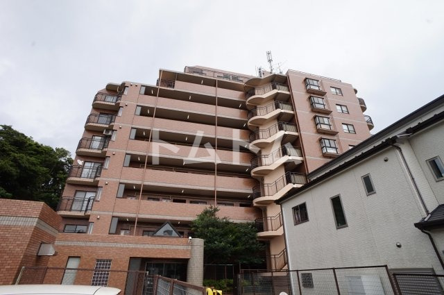 建物外観　重量感のある安心の建物