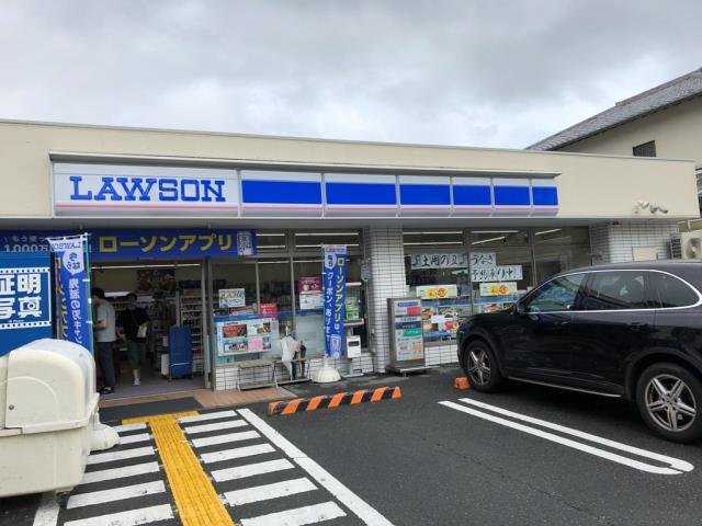 コンビニ　ローソン（コンビニ）まで588m