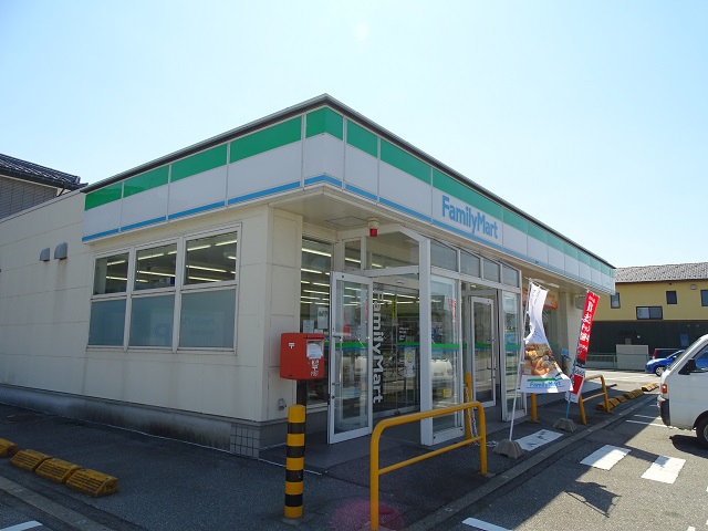 コンビニ　ファミリーマート（コンビニ）まで1998m