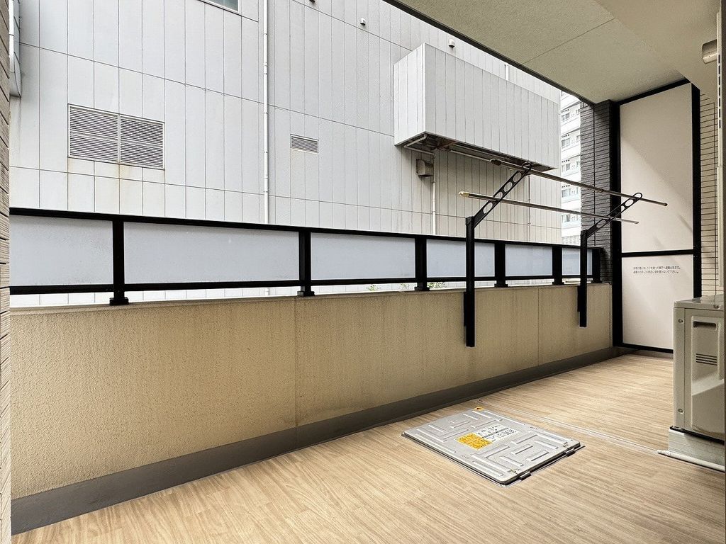 バルコニー　バルコニー（物干し有）