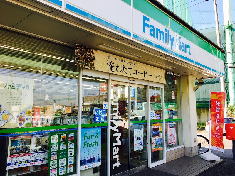 コンビニ　ファミリーマート名神一宮店（コンビニ）まで701m
