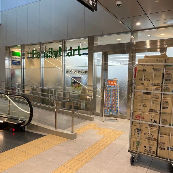 コンビニ　ファミリーマート KABUTO ONE店（コンビニ）まで53m