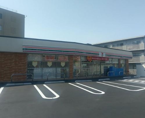 コンビニ　セブンイレブン 横浜鴨居5丁目店（コンビニ）まで714m