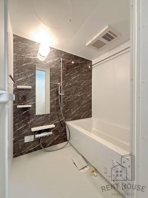 駐車場　外観（建設中）