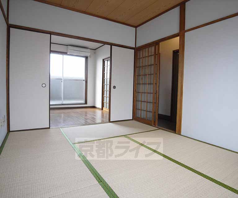 居室・リビング　和室のあるゆったりとした室内です。