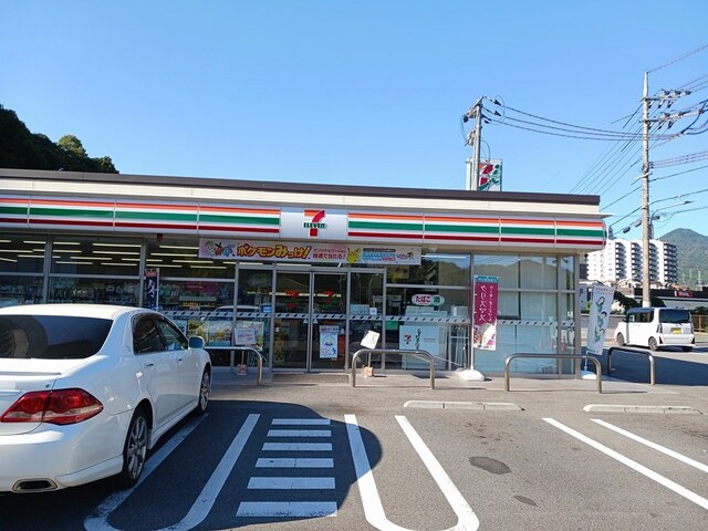 コンビニ　セブンイレブン（コンビニ）まで1302m