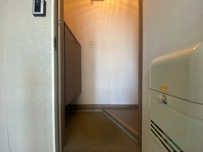 玄関　玄関の様子です。明るい印象ですね。気分もあがりそう。