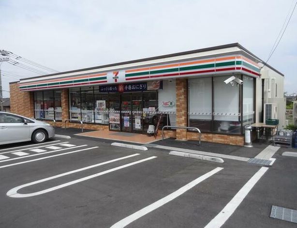 コンビニ　セブン－イレブン伊勢原笠窪店（コンビニ）まで392m
