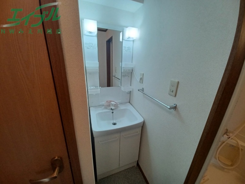 洗面設備　別部屋同型タイプです。