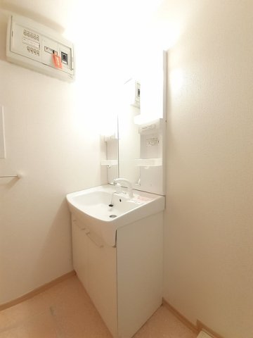 洗面設備　忙しい朝には欠かせない洗面所です