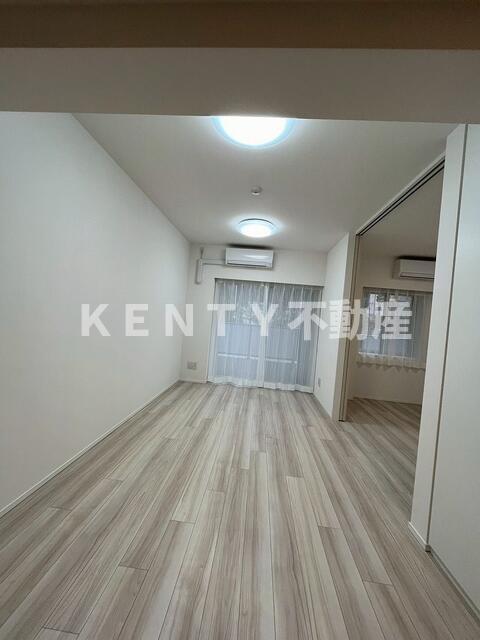 居室・リビング　こちらの居間で趣味の時間をお楽しみください