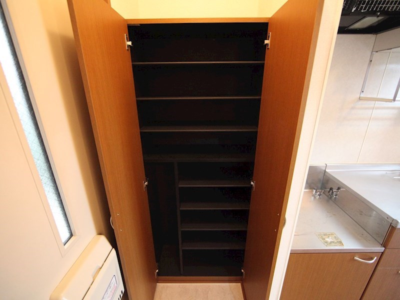 玄関　玄関　シューズボックス付（収納充実してます）