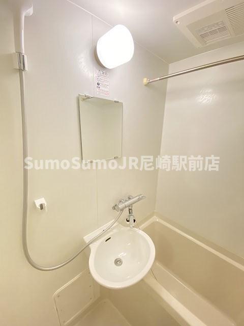 洗面設備　コンパクトで使いやすい洗面所