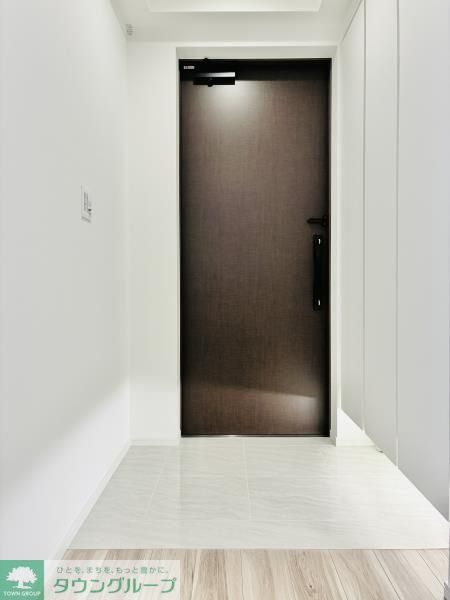 玄関　お問合せは(株)タウンハウジング東京へ