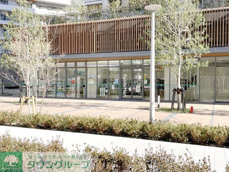 コンビニ　ファミリーマート（コンビニ）まで170m