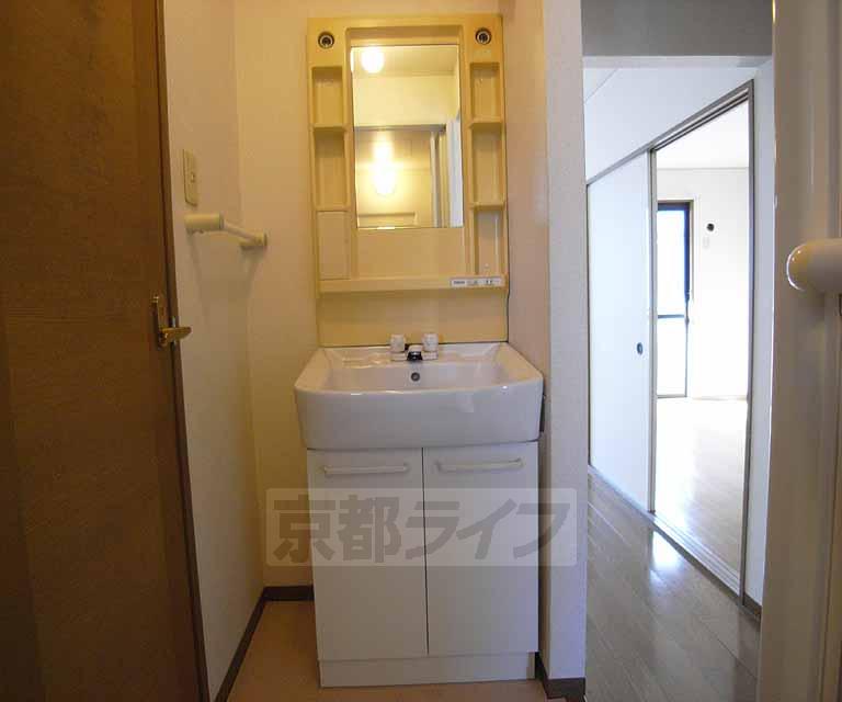 洗面設備　独立洗面台です。