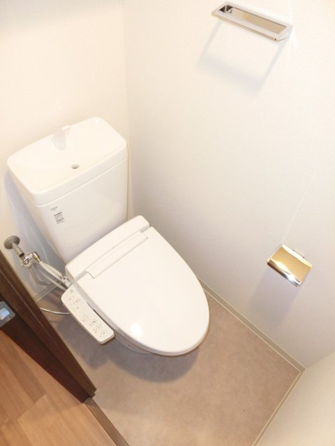 トイレ　同物件別号室の写真です。