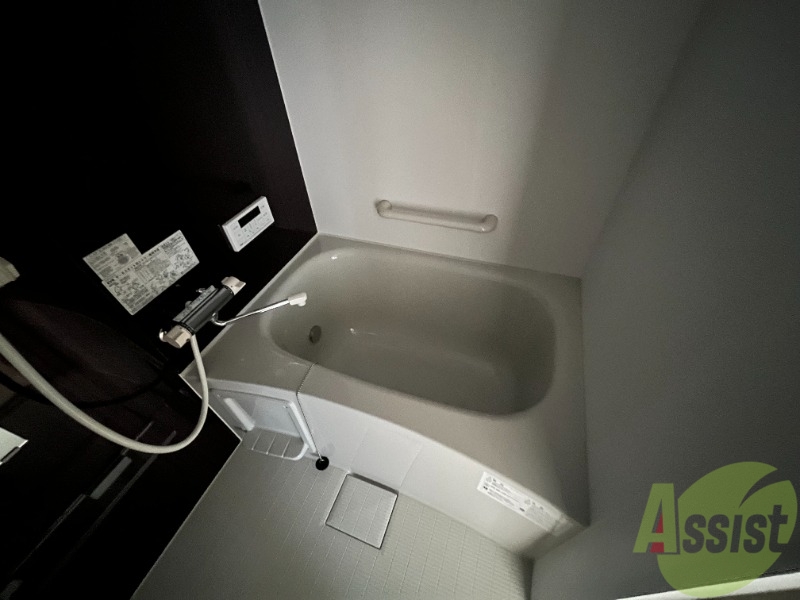 バス・シャワールーム　お風呂は嬉しい追い焚き機能付きになります