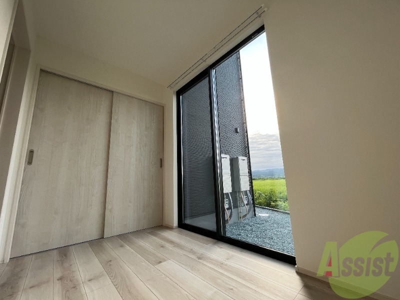 その他部屋・スペース　こちら３．２帖の洋室を寝室としてご利用ください