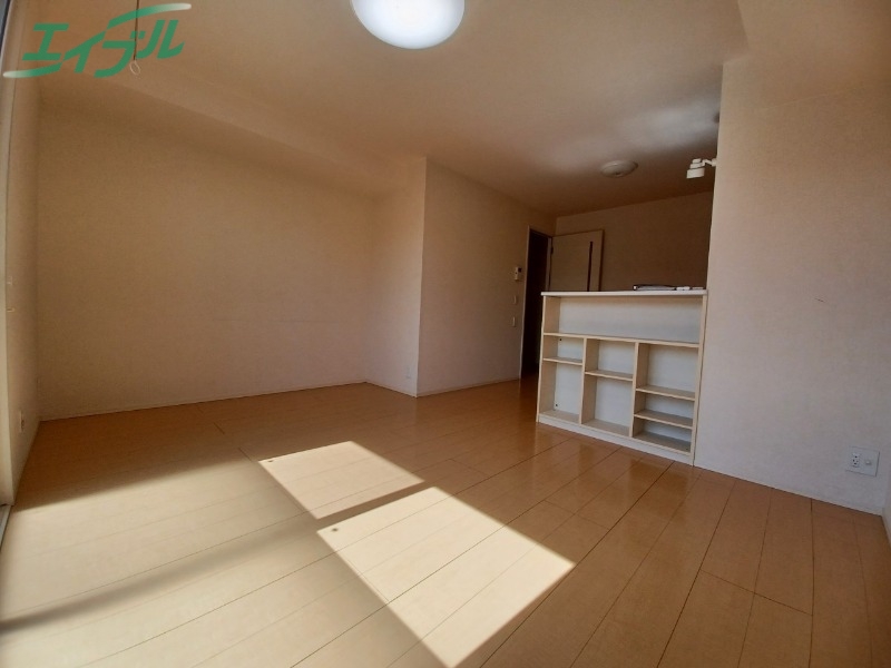 居室・リビング　反転タイプ参考写真