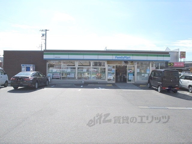 コンビニ　ファミリーマート日野町松尾店（コンビニ）まで290m