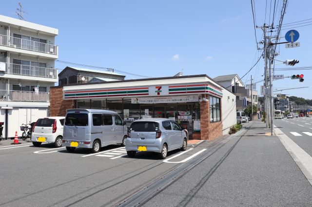 コンビニ　セブンイレブン（コンビニ）まで140m