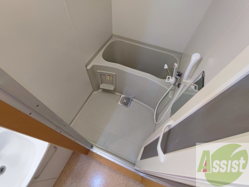 バス・シャワールーム　お風呂になります。一日の疲れを癒してくださいね。