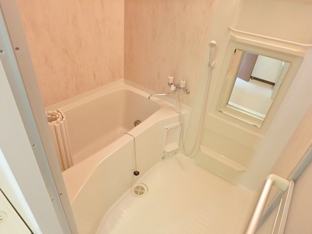 バス・シャワールーム　追い焚き機能付きバス