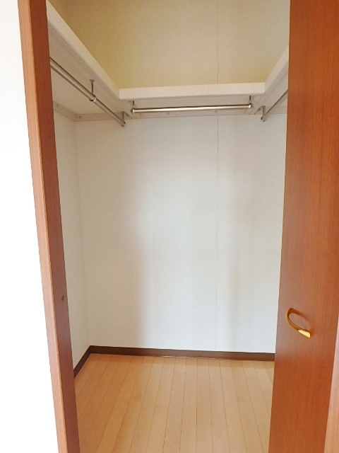 バルコニー　ウォークインクローゼットがあります