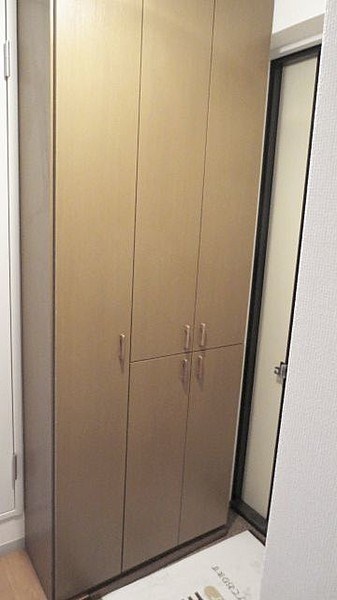 玄関　同建物の別室の物となります。