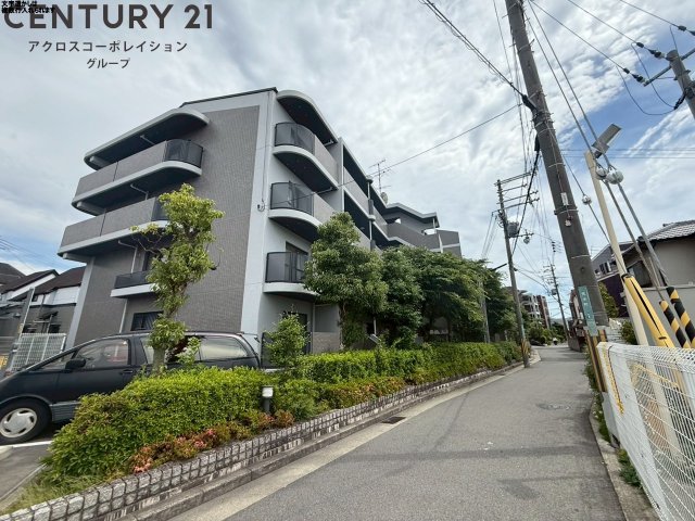 建物外観　防犯カメラ付きでセキュリティ面も安心です。