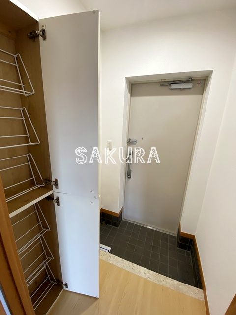 玄関　収納豊富なシューズボックスです♪