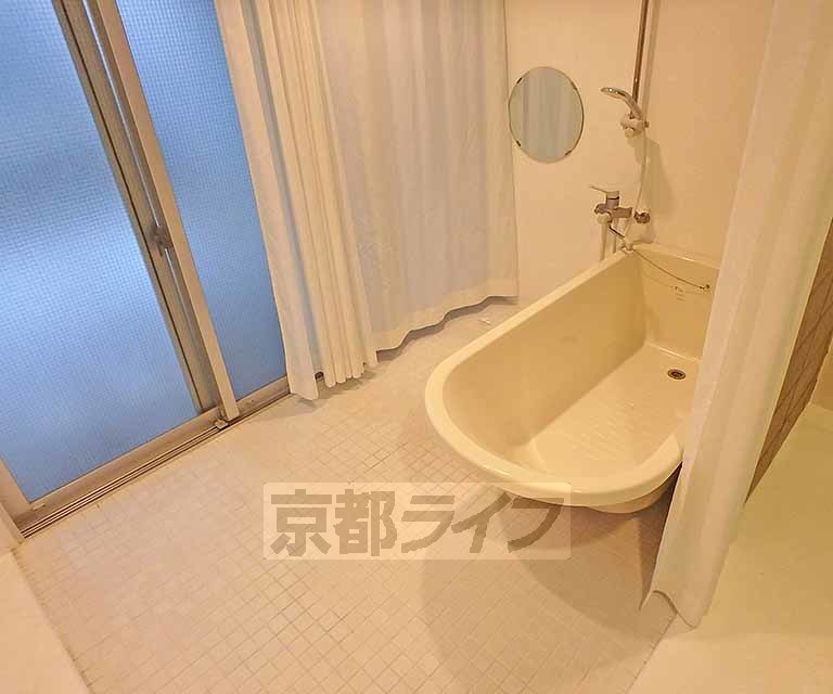 バス・シャワールーム　おしゃれなバスルームです。