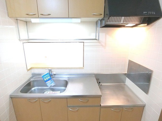 キッチン　コンパクトなキッチンで掃除もラクラク