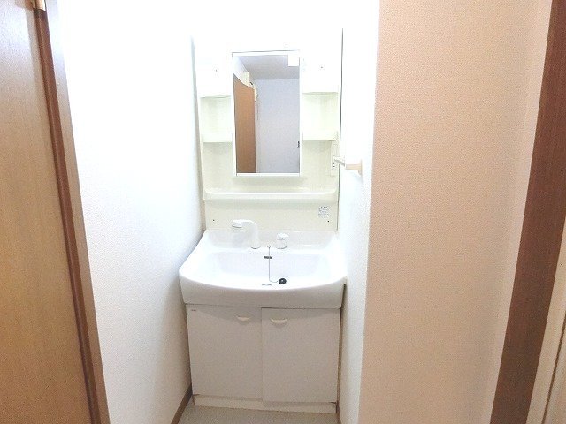 洗面設備　コンパクトで使いやすい洗面所