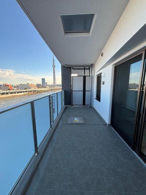 バルコニー　広々としたバルコニー