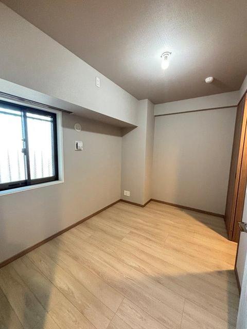 その他部屋・スペース　サービスルーム約５．０帖（２０２５年１月