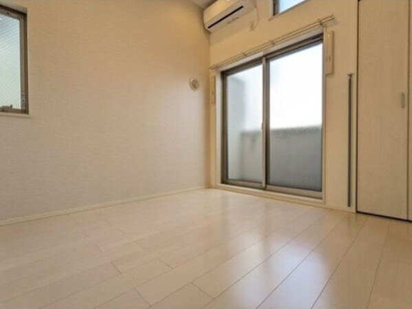 バルコニー　洋室6帖　上段ロフト5.6帖（収納にも使えます）同型写真