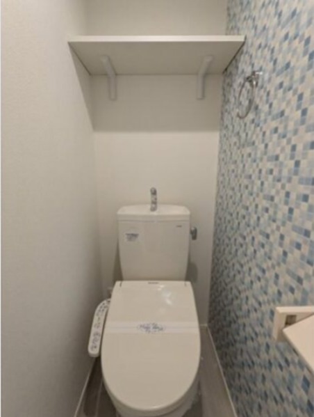 トイレ　温水洗浄暖房便座付トイレ　同型写真