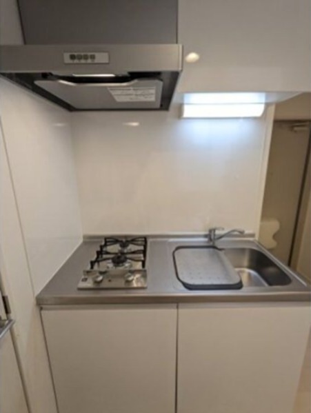 キッチン　システムキッチン（ガス2口コンロ付）同型写真