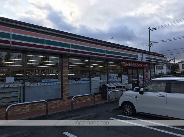 コンビニ　セブンイレブン（コンビニ）まで768m