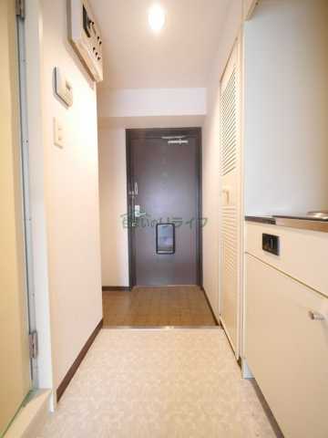 玄関　別部屋参考写真となります。